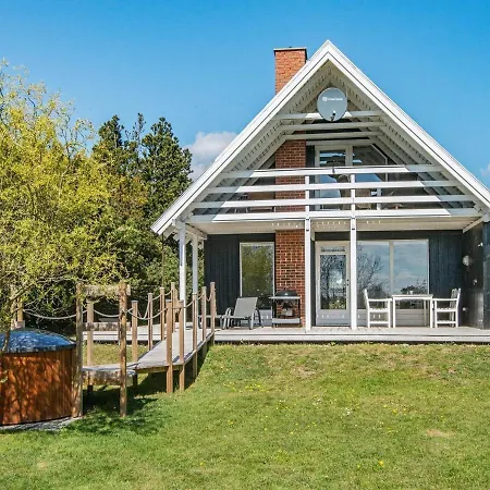 Three-bedroom Holiday In *